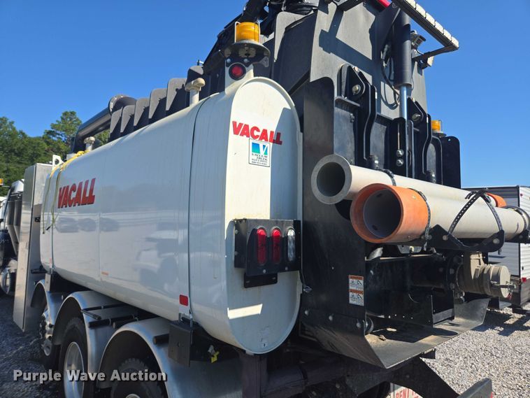 image for item YA1021 2025 Freightliner 114SD hydrovac truck