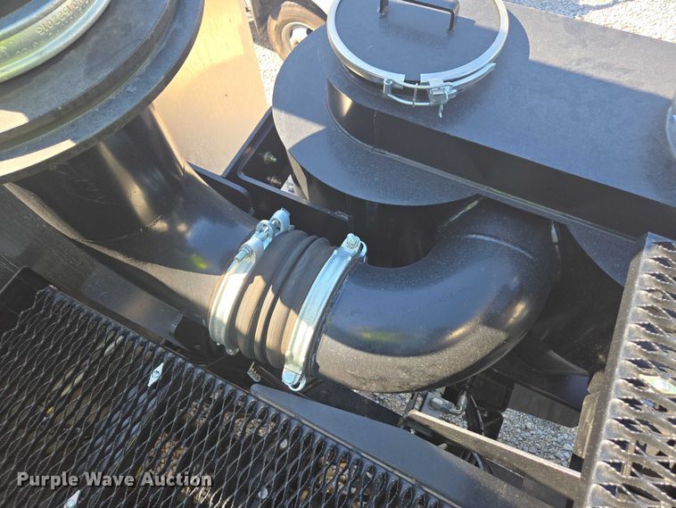 image for item YA1021 2025 Freightliner 114SD hydrovac truck