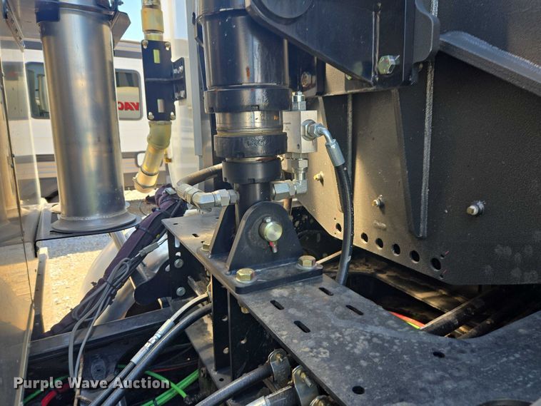 image for item YA1021 2025 Freightliner 114SD hydrovac truck