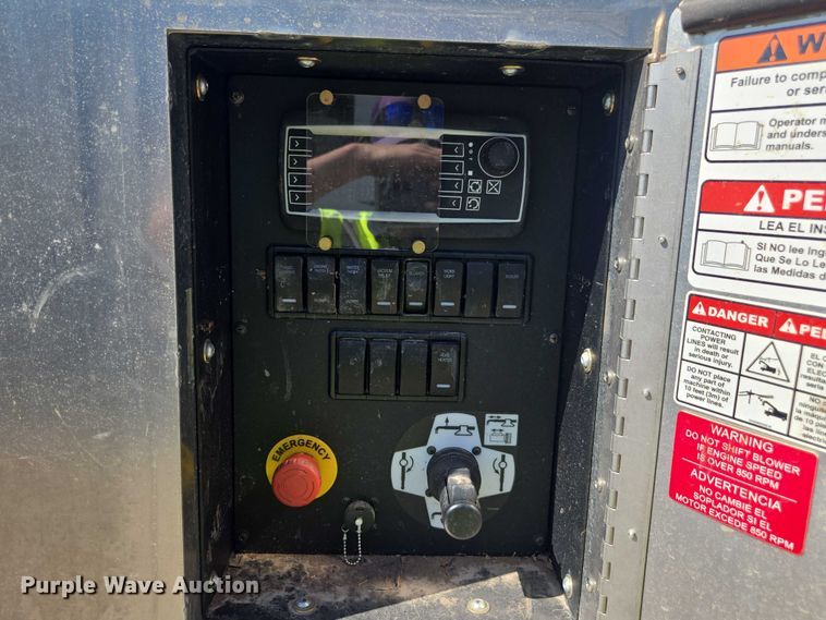 image for item YA1021 2025 Freightliner 114SD hydrovac truck