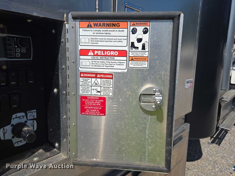 image for item YA1021 2025 Freightliner 114SD hydrovac truck