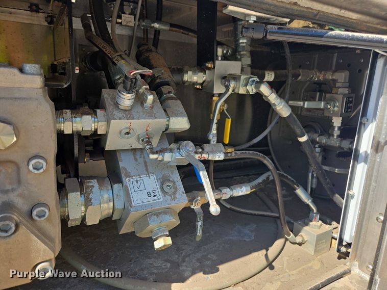 image for item YA1021 2025 Freightliner 114SD hydrovac truck