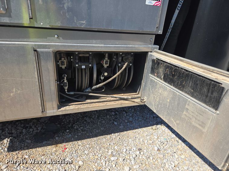 image for item YA1021 2025 Freightliner 114SD hydrovac truck