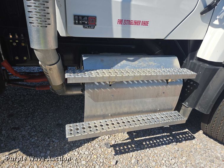 image for item YA1021 2025 Freightliner 114SD hydrovac truck