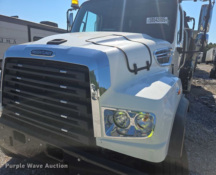 image for item YA1021 2025 Freightliner 114SD hydrovac truck