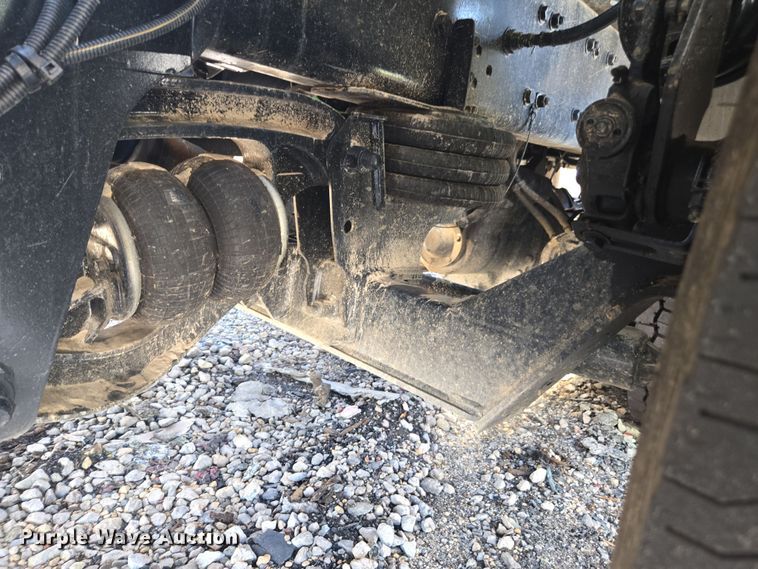 image for item YA1021 2025 Freightliner 114SD hydrovac truck