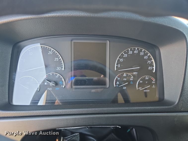 image for item YA1021 2025 Freightliner 114SD hydrovac truck