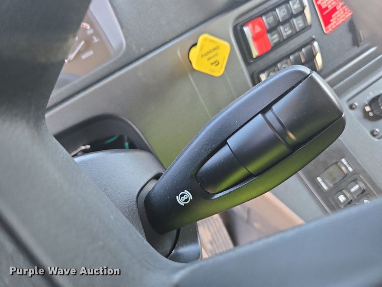 image for item YA1021 2025 Freightliner 114SD hydrovac truck