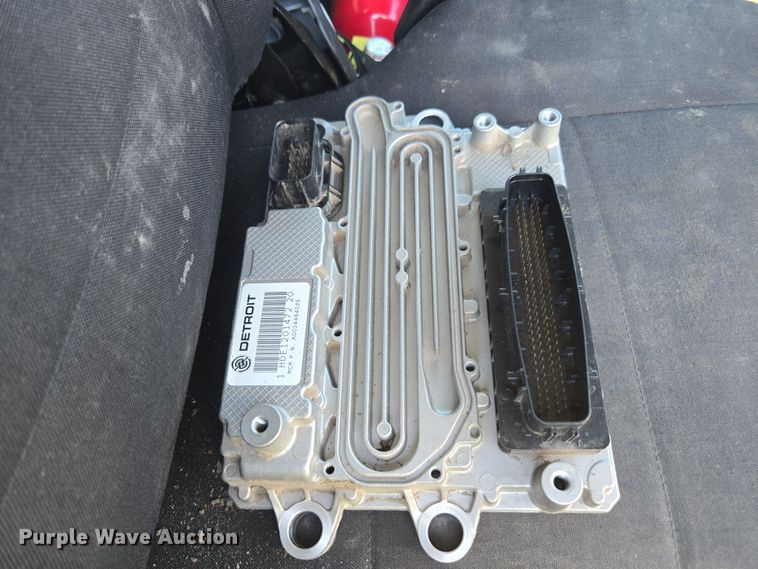 image for item YA1021 2025 Freightliner 114SD hydrovac truck