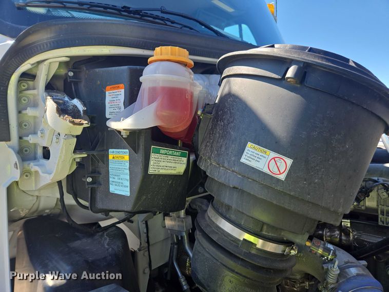 image for item YA1021 2025 Freightliner 114SD hydrovac truck