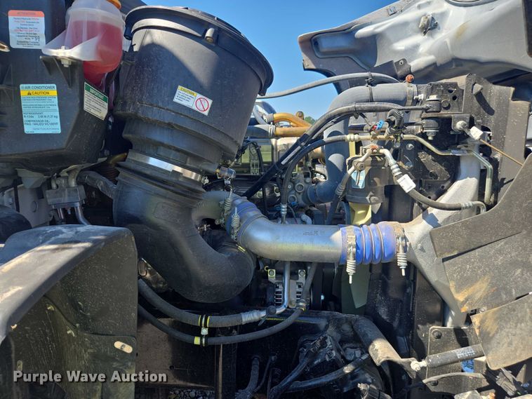 image for item YA1021 2025 Freightliner 114SD hydrovac truck