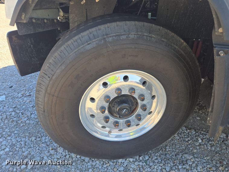 image for item YA1021 2025 Freightliner 114SD hydrovac truck