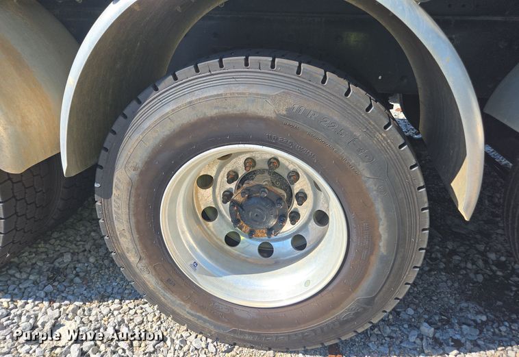 image for item YA1021 2025 Freightliner 114SD hydrovac truck