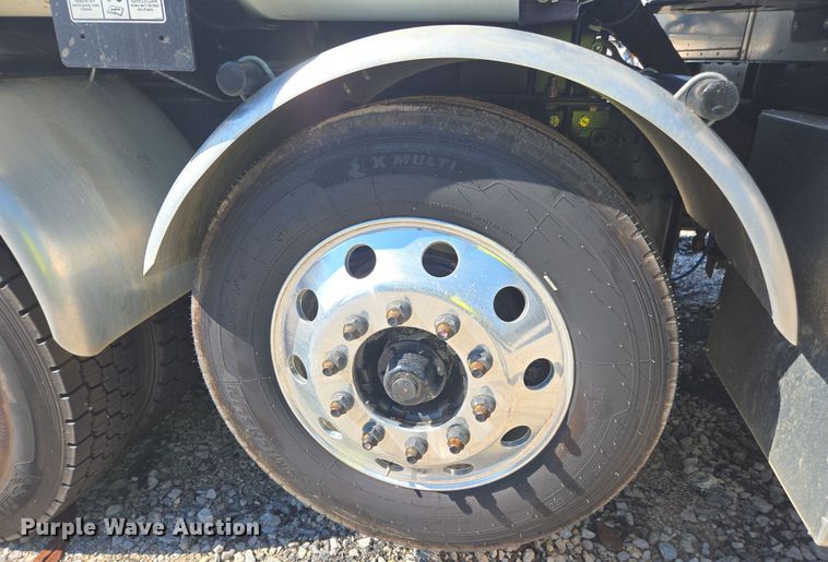 image for item YA1021 2025 Freightliner 114SD hydrovac truck