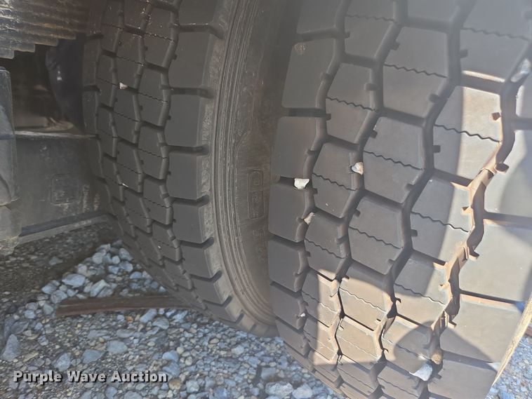 image for item YA1021 2025 Freightliner 114SD hydrovac truck