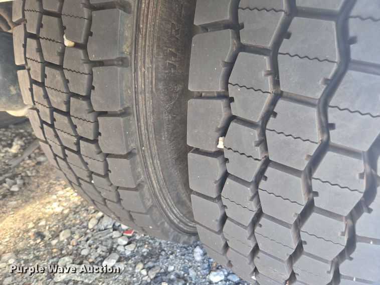 image for item YA1021 2025 Freightliner 114SD hydrovac truck