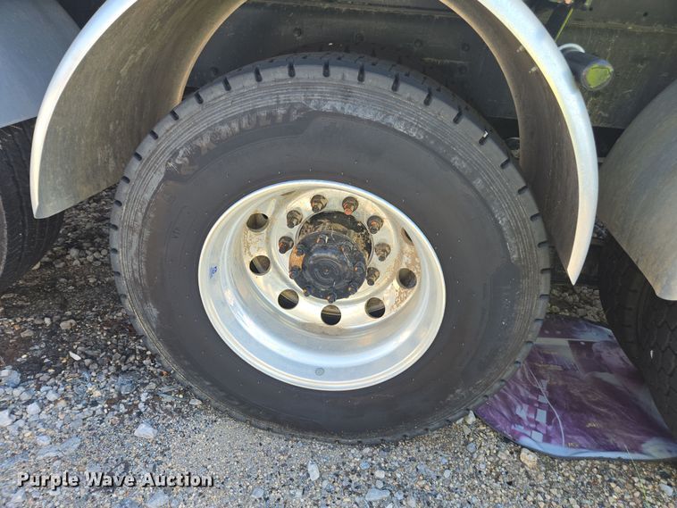 image for item YA1021 2025 Freightliner 114SD hydrovac truck