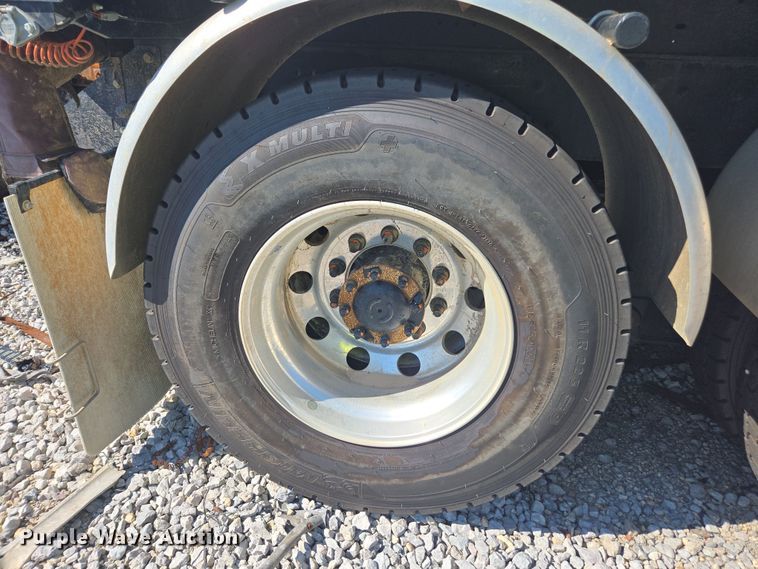 image for item YA1021 2025 Freightliner 114SD hydrovac truck