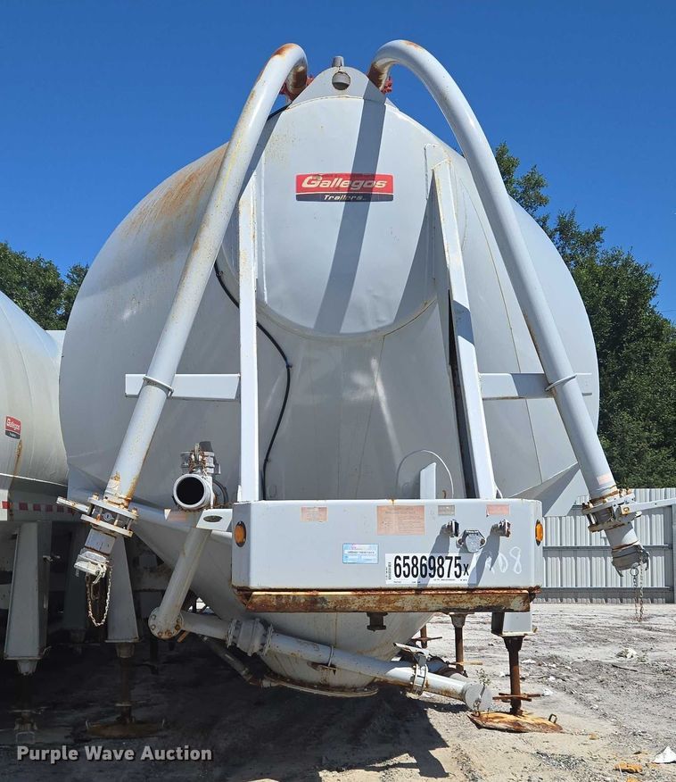 image for item YA1058 2022 Gallegos pneumatic dry bulk trailer