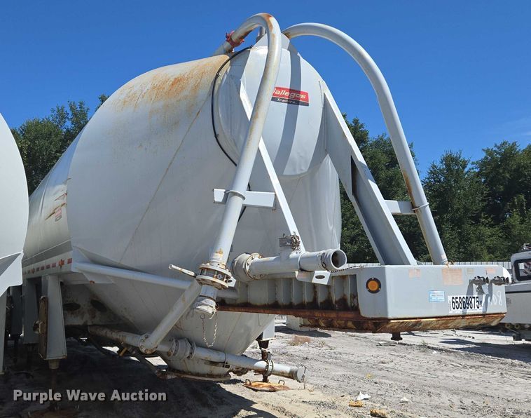 image for item YA1058 2022 Gallegos pneumatic dry bulk trailer