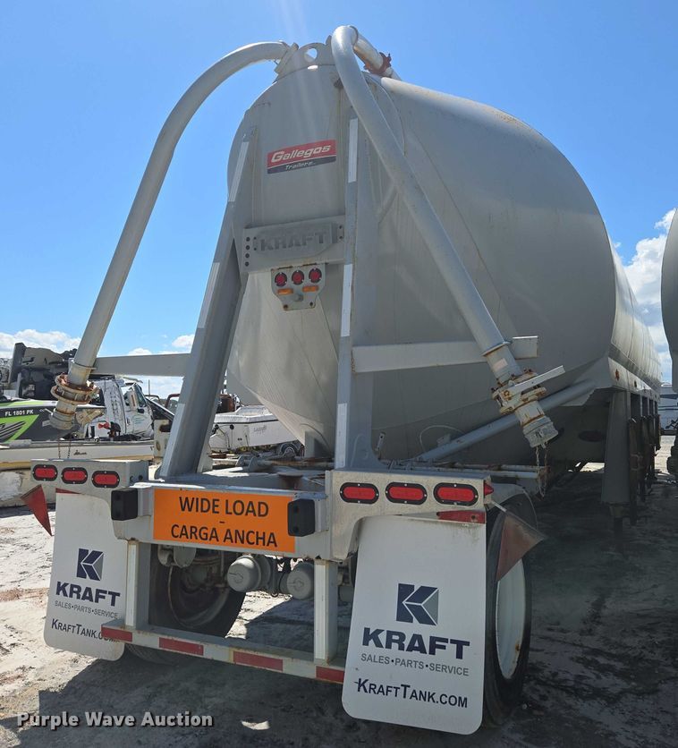 image for item YA1058 2022 Gallegos pneumatic dry bulk trailer