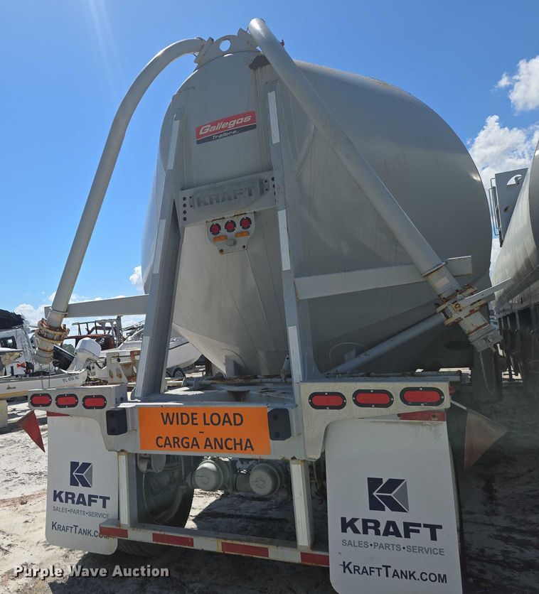 image for item YA1058 2022 Gallegos pneumatic dry bulk trailer