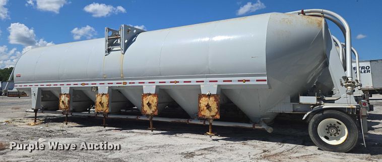 image for item YA1058 2022 Gallegos pneumatic dry bulk trailer