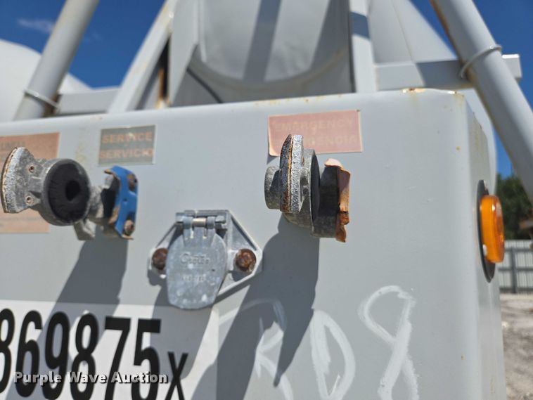 image for item YA1058 2022 Gallegos pneumatic dry bulk trailer