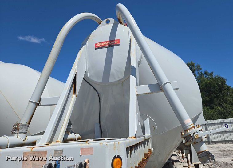 image for item YA1058 2022 Gallegos pneumatic dry bulk trailer