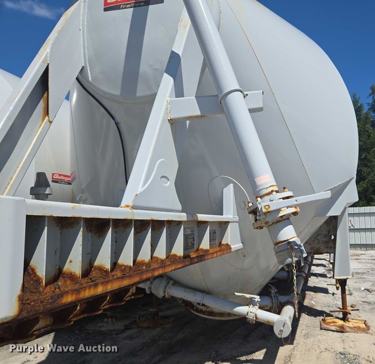 image for item YA1058 2022 Gallegos pneumatic dry bulk trailer