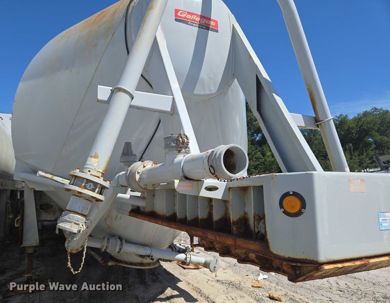 image for item YA1058 2022 Gallegos pneumatic dry bulk trailer