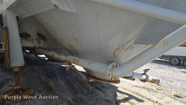 image for item YA1058 2022 Gallegos pneumatic dry bulk trailer