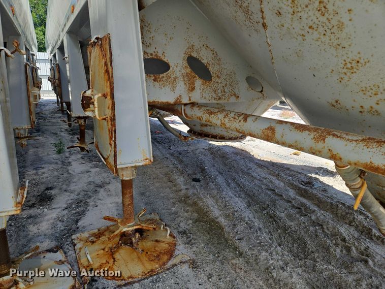 image for item YA1058 2022 Gallegos pneumatic dry bulk trailer