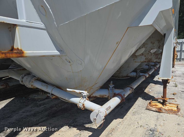 image for item YA1058 2022 Gallegos pneumatic dry bulk trailer