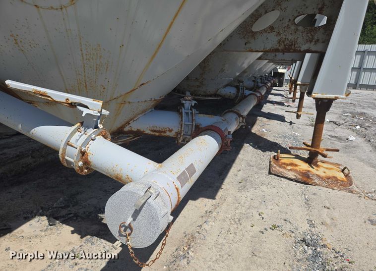 image for item YA1058 2022 Gallegos pneumatic dry bulk trailer