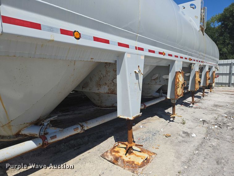 image for item YA1058 2022 Gallegos pneumatic dry bulk trailer