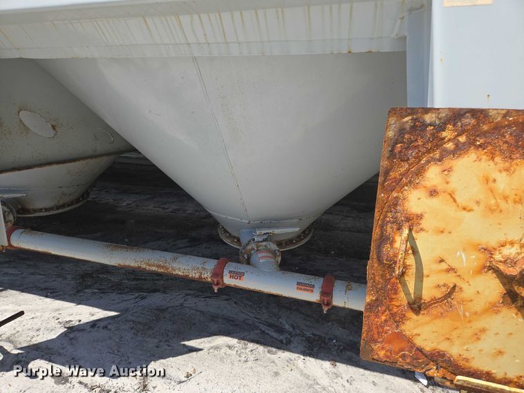 image for item YA1058 2022 Gallegos pneumatic dry bulk trailer