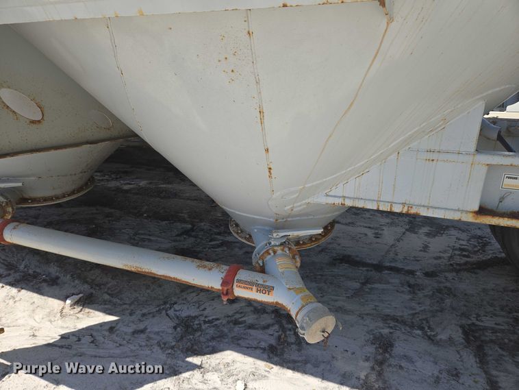 image for item YA1058 2022 Gallegos pneumatic dry bulk trailer