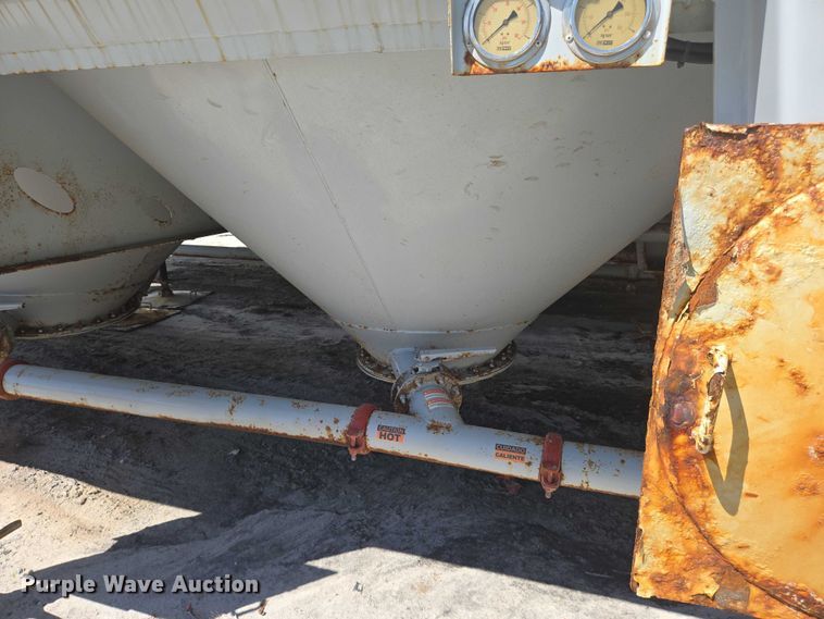 image for item YA1058 2022 Gallegos pneumatic dry bulk trailer