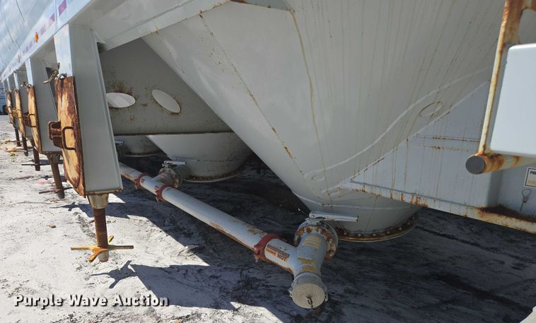 image for item YA1058 2022 Gallegos pneumatic dry bulk trailer