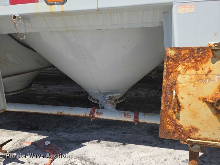 image for item YA1058 2022 Gallegos pneumatic dry bulk trailer