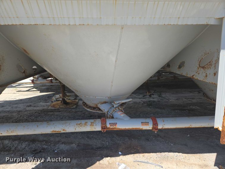 image for item YA1058 2022 Gallegos pneumatic dry bulk trailer