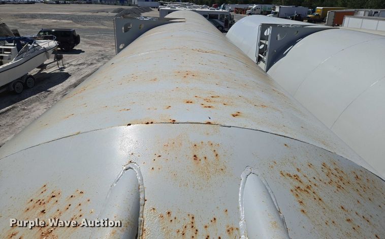 image for item YA1058 2022 Gallegos pneumatic dry bulk trailer