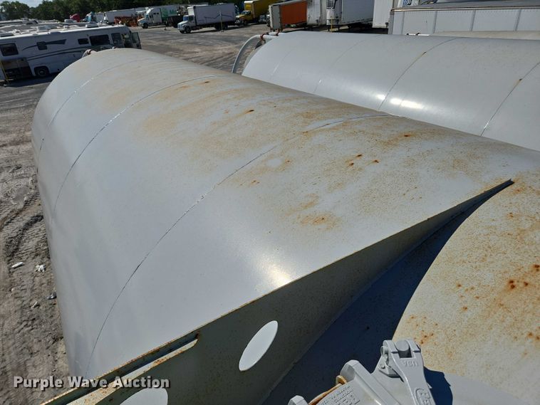 image for item YA1058 2022 Gallegos pneumatic dry bulk trailer