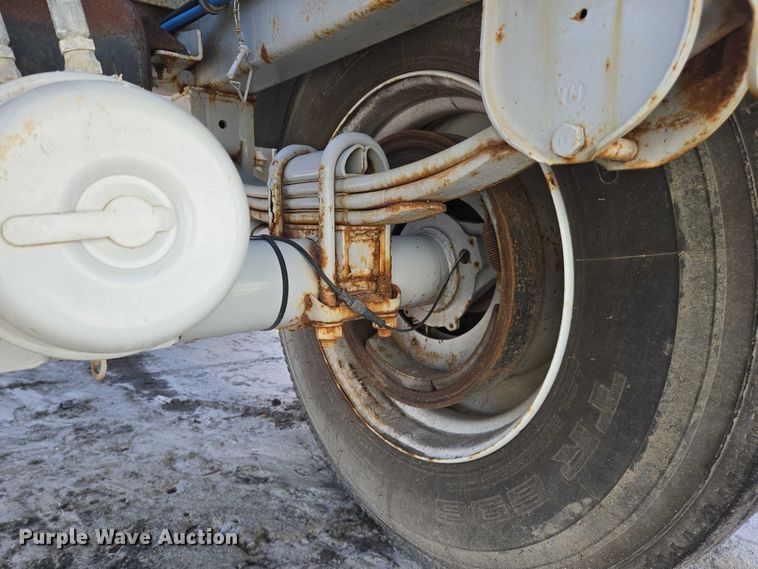 image for item YA1058 2022 Gallegos pneumatic dry bulk trailer