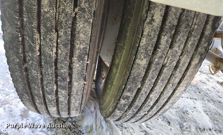 image for item YA1058 2022 Gallegos pneumatic dry bulk trailer