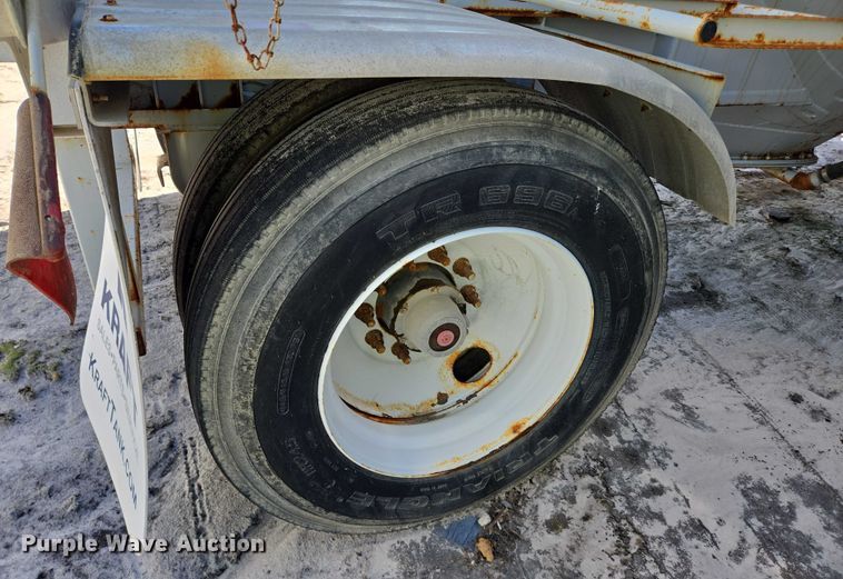 image for item YA1058 2022 Gallegos pneumatic dry bulk trailer