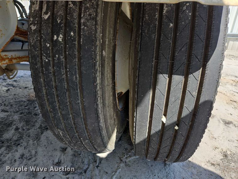 image for item YA1058 2022 Gallegos pneumatic dry bulk trailer