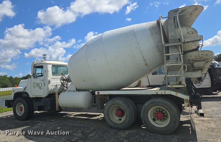 image for item YA1060 2004 Mack DM600 ready mix truck
