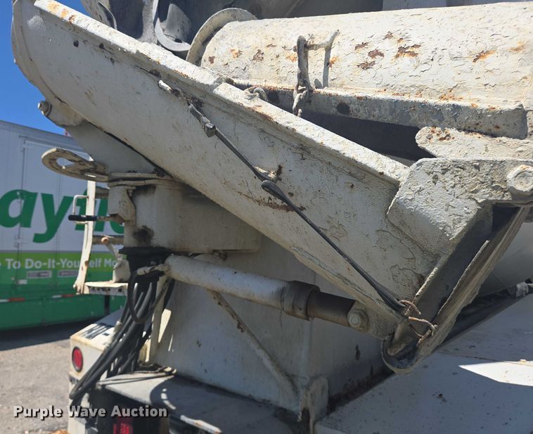 image for item YA1060 2004 Mack DM600 ready mix truck